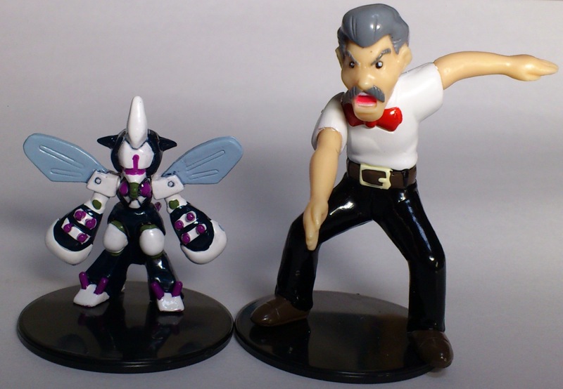 File:Belzelga and Referee toy figures.jpg